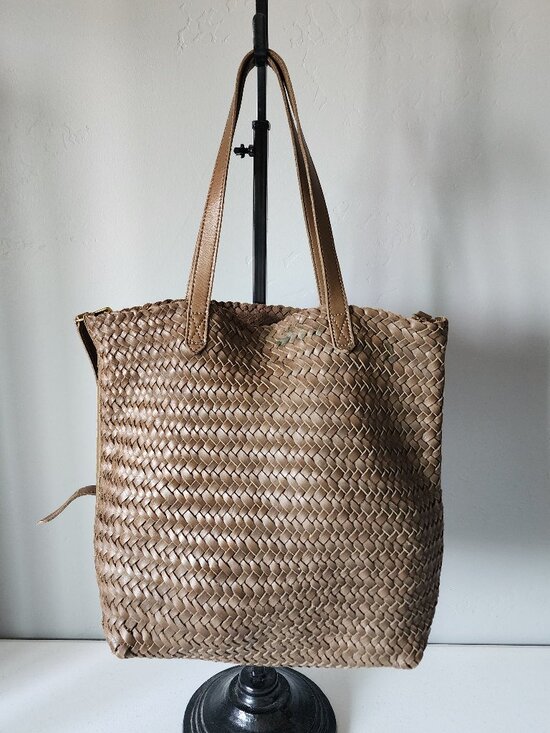 Madewell Handbags - Madewell Brown Woven Tote "EUC"
